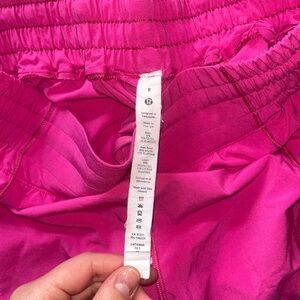 Lululemon hotty hot 2.5 in shorts